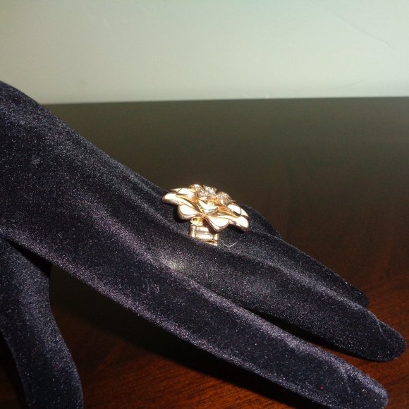 Costume jewelry-flower ring - Picture 9 of 10